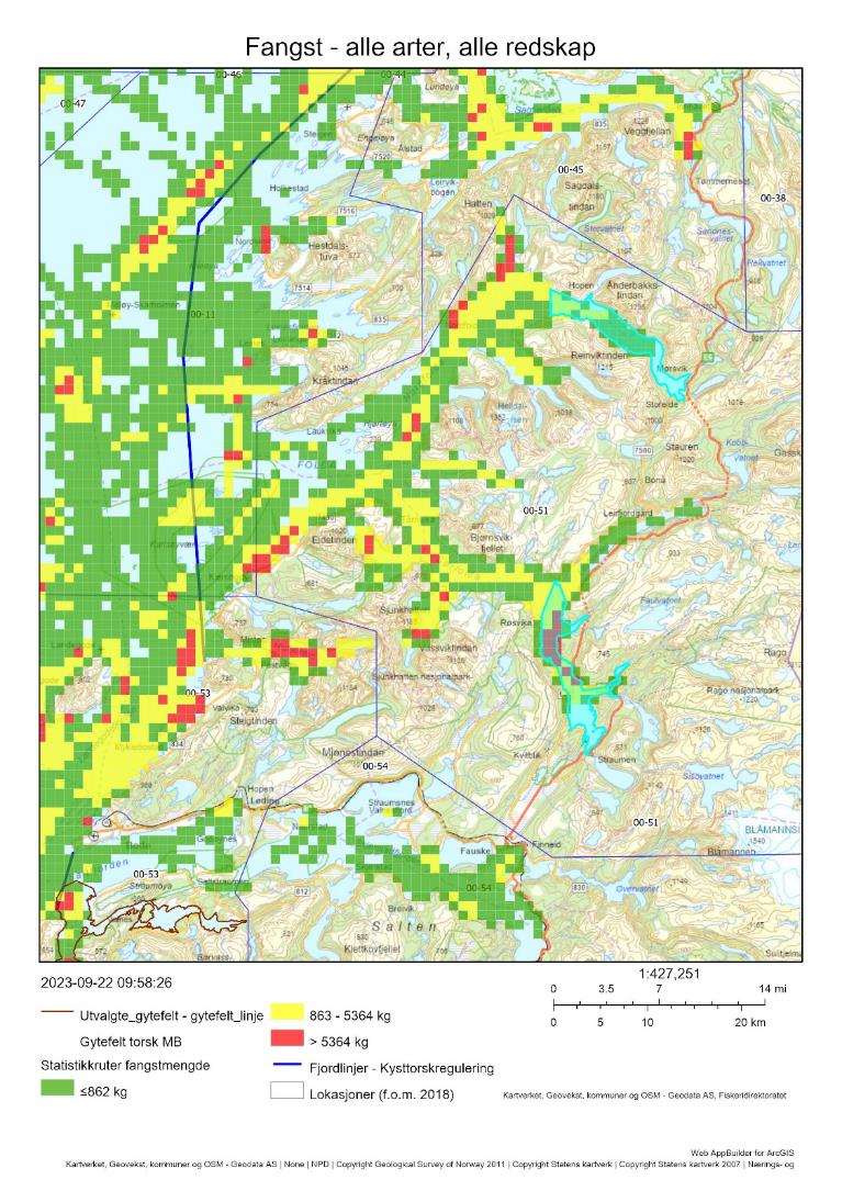 Figur 47 : Oversiktskart fiskeriaktivitet (AIS/VMS koblet med sluttseddeldata/ERS) i lokasjon 0-51 som inkluderer gytefeltene Hopen-Mørviksbotn og Øst av Sandvik (markert med turkise polygoner). Totale landinger av alle arter (kun sluttsedler som lot seg koble til detaljerte aktivitetsdata) i perioden 2018-2021 vises i rutenett farget etter en trafikklysmodell (rød > gul > grønn).