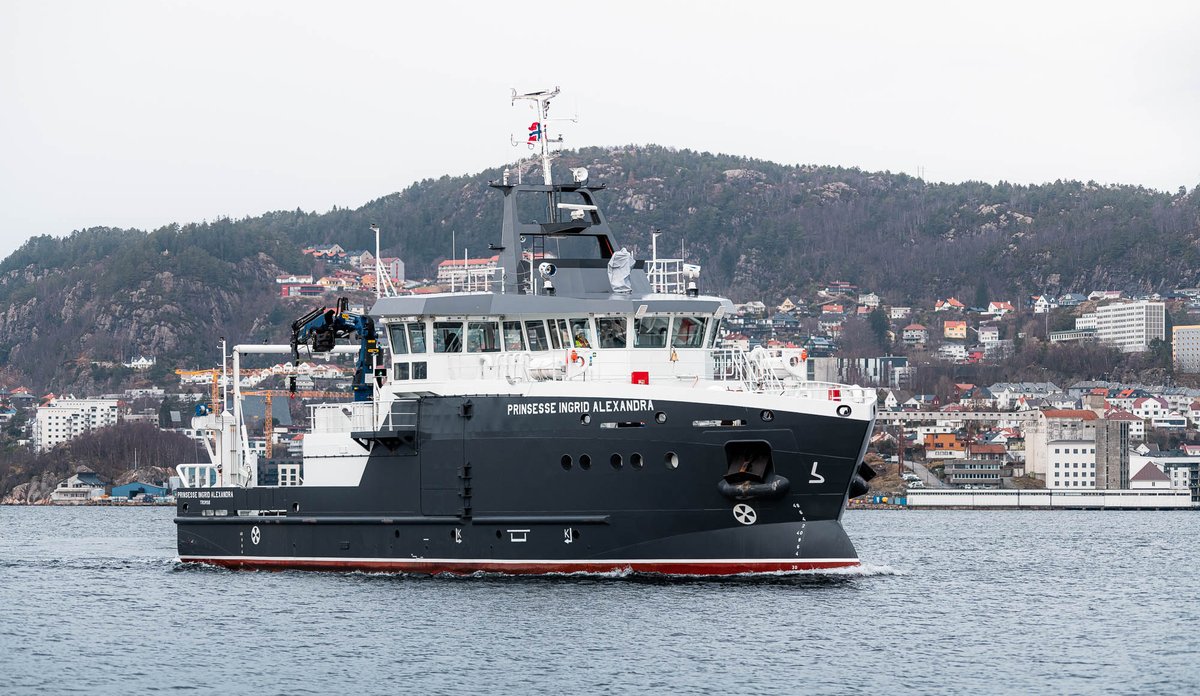 
Forskningsfartøyet «Prinsesse Ingrid Alexandra» på Byfjorden i Bergen