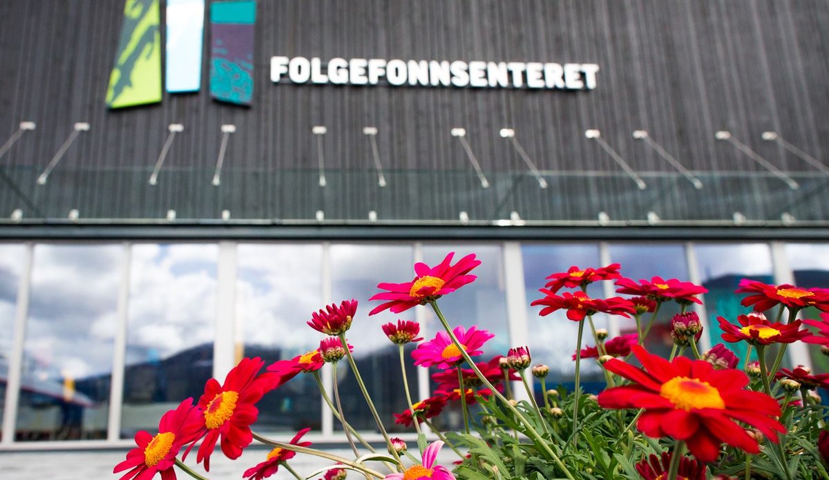 
Fotografi av Folgefonnsenteret og blomster