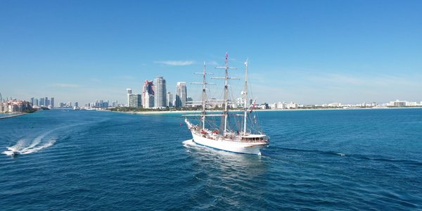 

Statsraad Lehmkuhl under innseilingen til Miami.