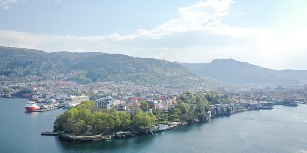 Dronebilde av Bergen