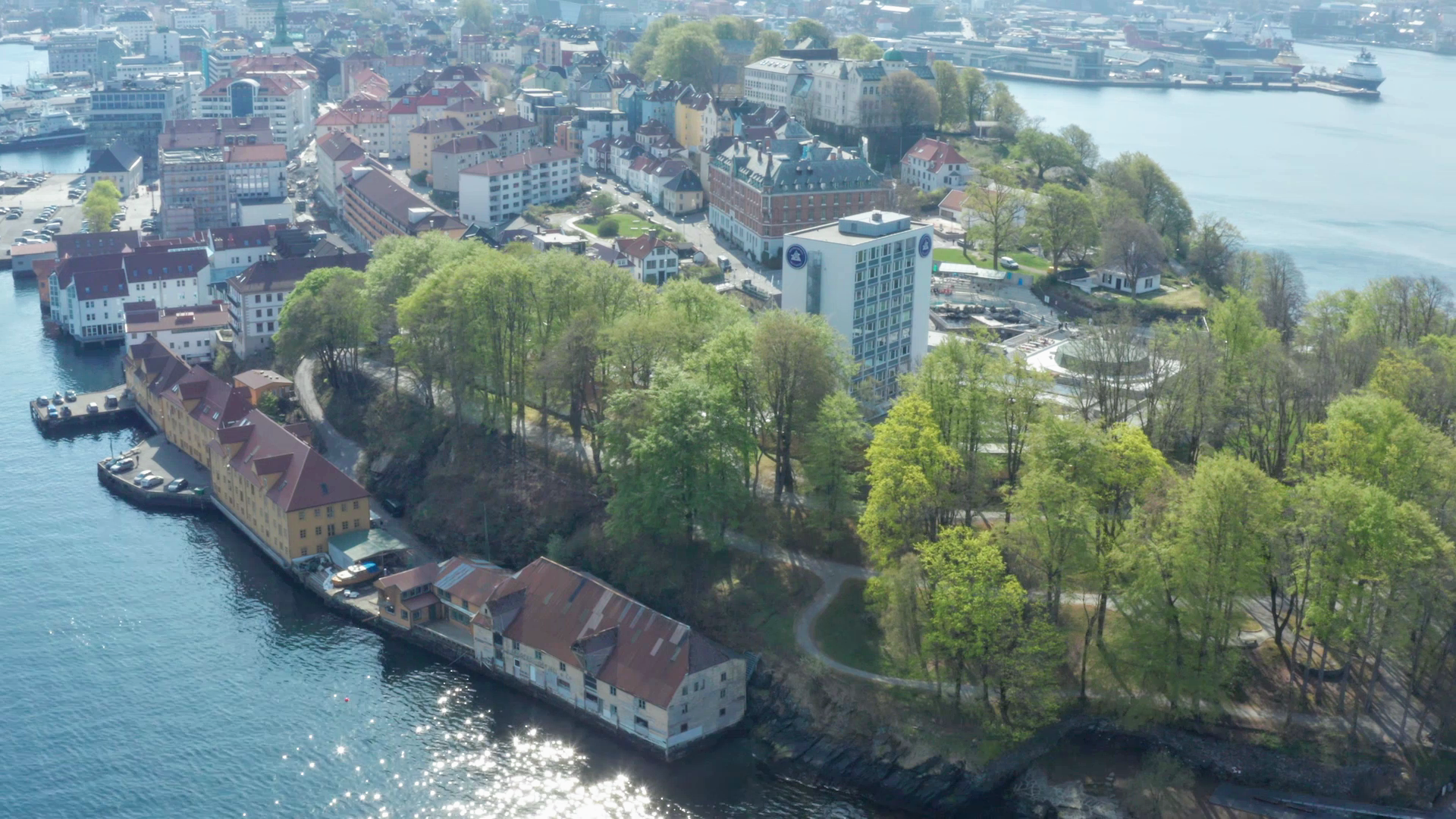 
Dronefoto over Nordnespynten med Havforskningsinstituttets bygg