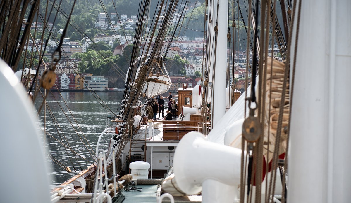 Fotografi fra dekk på Statsraad Lehmkuhl