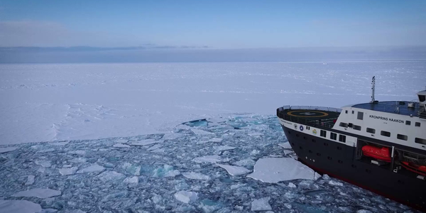 

Baugen av forskningsskip i isete hav 