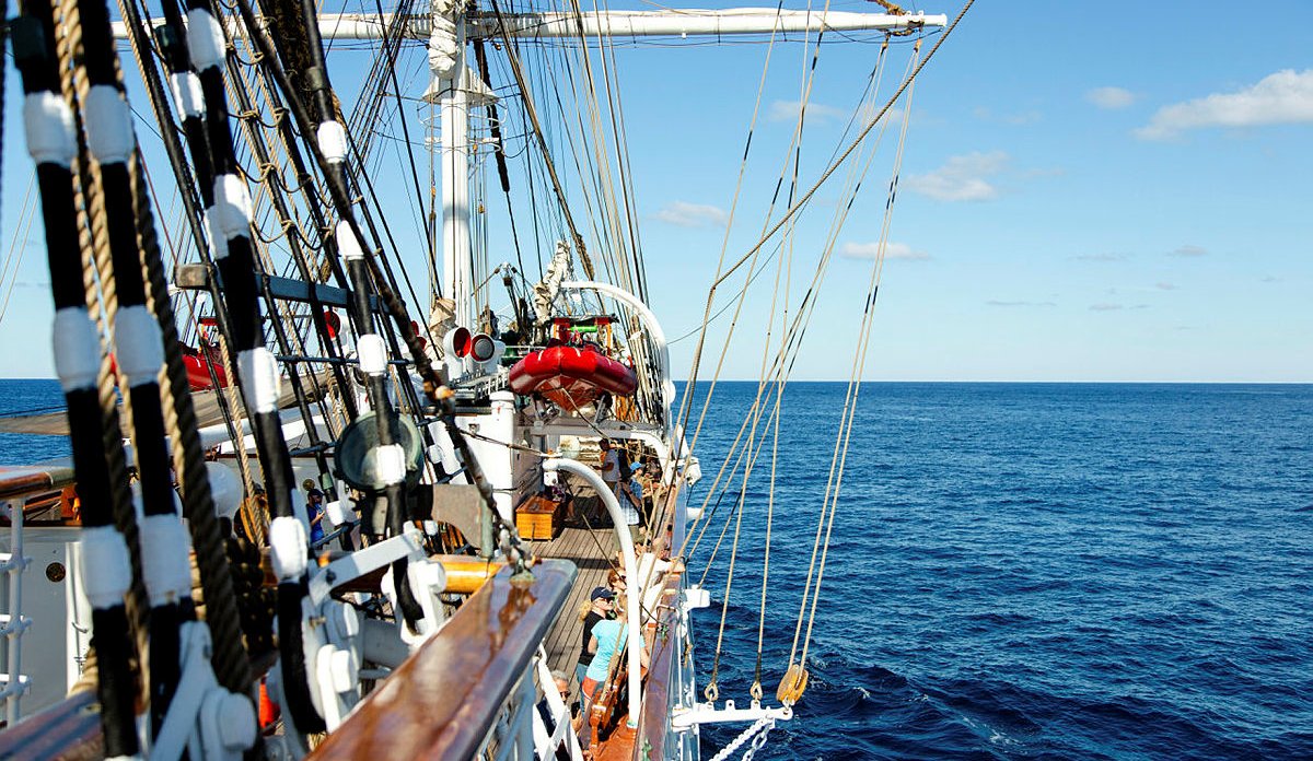 
Utseiling fra Havanna, blått hav og blå himmel ligger foran oss. One Ocean-ekspedisjonen, Statsraad Lehmkuhl