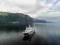 dronefoto av 'Kristine Bonnevie' i Hardangerfjorden