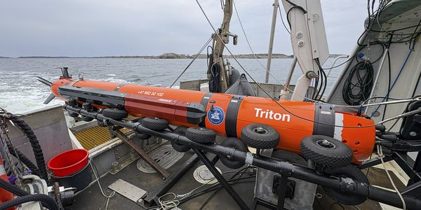 

En AUV bak på dekk på et fartøy