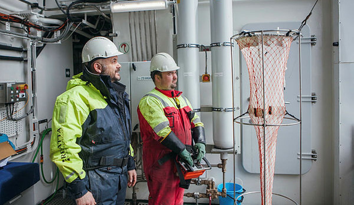 
Matroser på dekk Kronprins Haakon Roy M Bolstad og Kent Farstad foto Oda Linnea Brekke Iden HI 