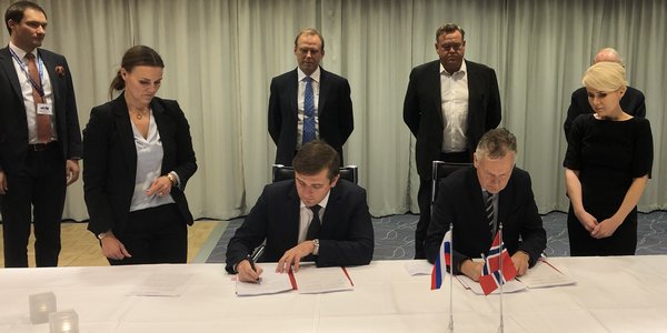 

Signerer protokoll
