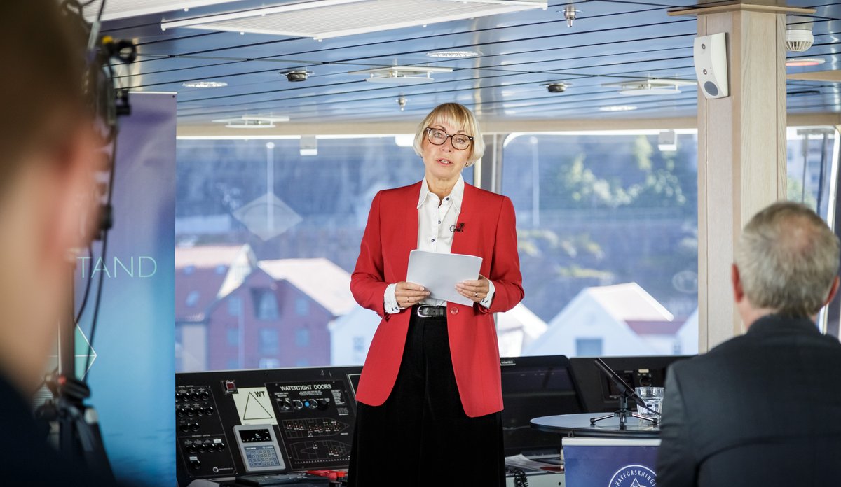 
Havforskningsdirektør Sissel Rogne på broa til «Dr. Fridtjof Nansen» under årstalen i 2020