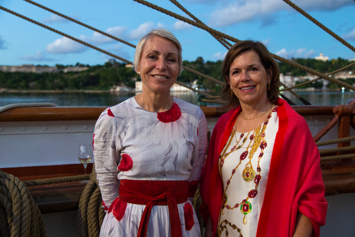 Sissel Rogne og Beate Stirø på dekk