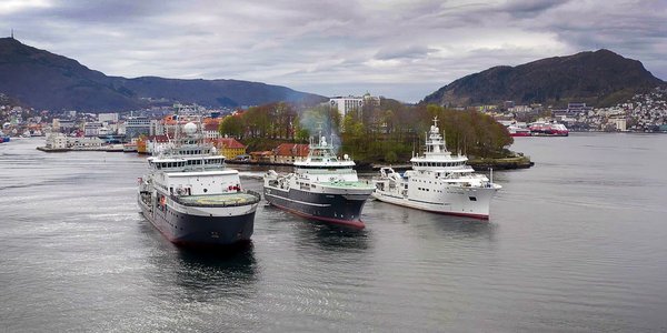 

Tre skip utenfor Nordnes
