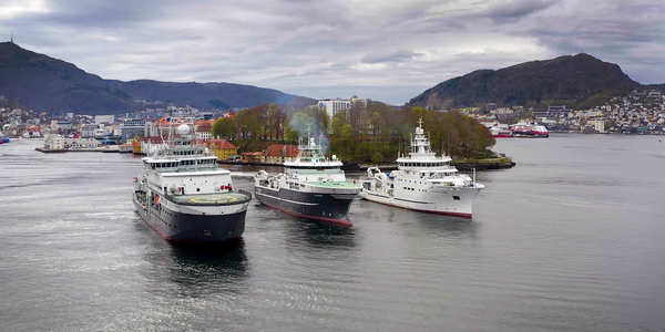 

Tre skip utenfor Nordnes