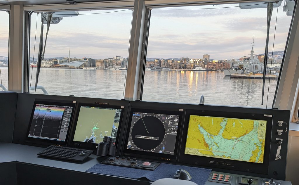 foto av Oslo-skyline som utsikt fra broen på en båt