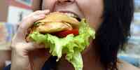

Dame spiser fiskehamburger helgeskodvin nifes 037 crop