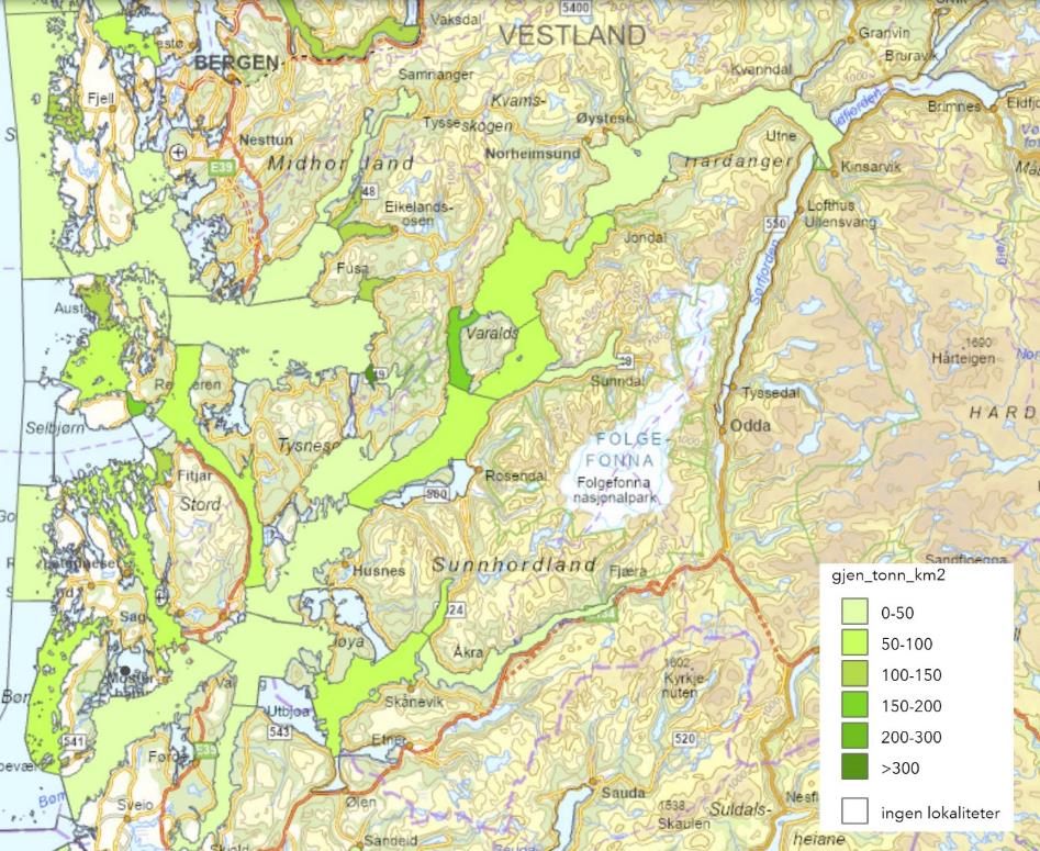 Kartutsnitt over Hardangerfjorden. Vannforekomstene har farge etter produksjonsintensitet, og skalaen er vist på høyre side av kartet (gjennomsnittlig tonn per km2). Fra lys grønn (0-50 tonn) og til sammen 6 farger ned til mørk grønn (>300 tonn). Hvite felt har ingen lokaliteter. 
