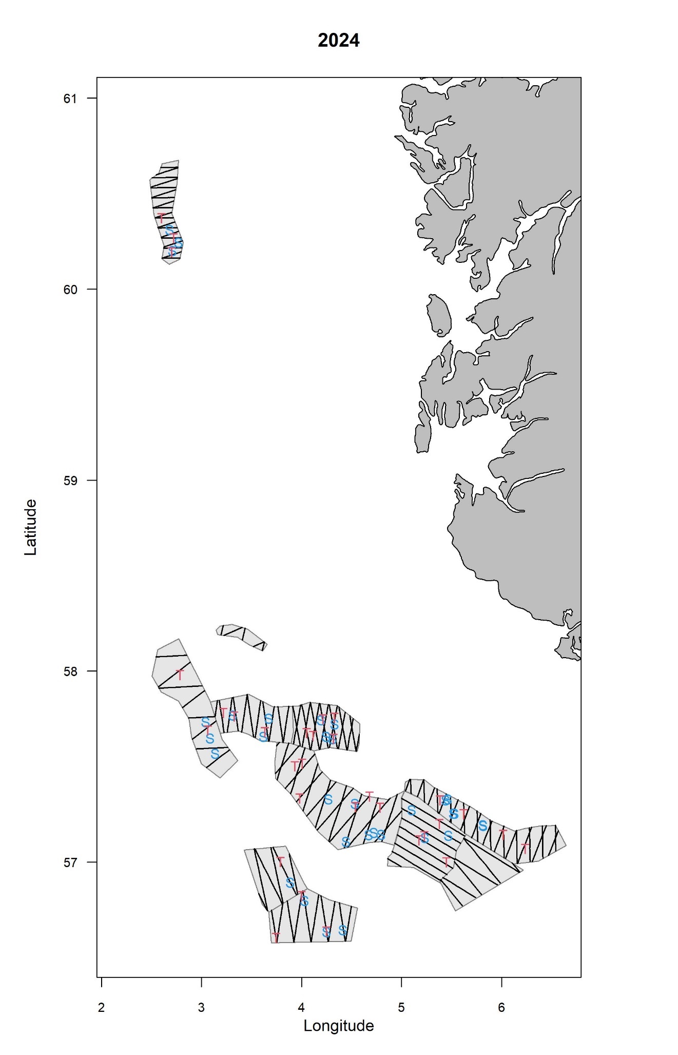 Toktområder (grå polygoner), akustiske transekt (svarte linjer) og biologiske stasjoner (T= trålstasjoner, S=skrapestasjoner) utført på tobistoktet 2024.