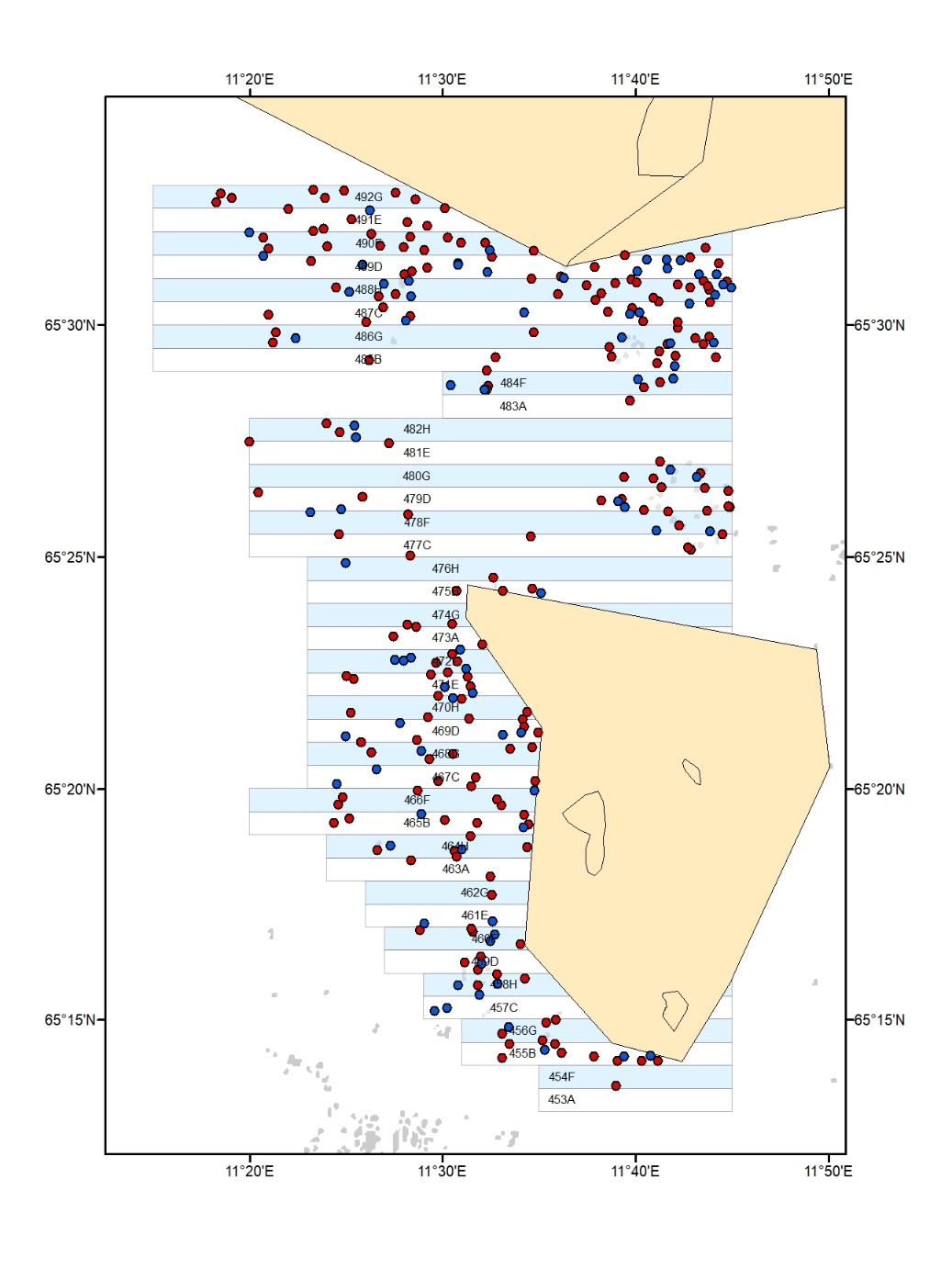 Figur 9. Lokaliteter (punkt) undersøkt for utvikling av biomassemodell for stortare på høstefeltene i Nordland i 2021 (røde symboler) og for å validere modellen i 2022 (blå symboler).