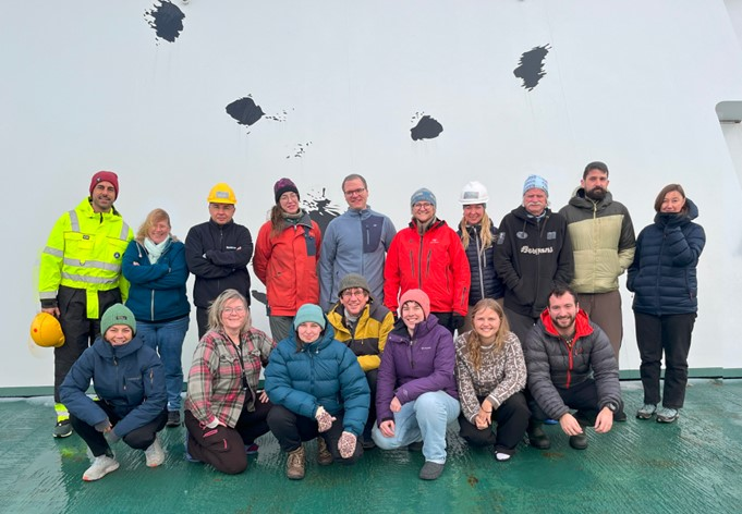 Group photo of the cruise participants