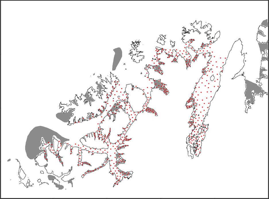 Figur 2.8. Kartet viser stasjoner (røde prikker) som er undersøkt ved vertikale håvtrekk for å finne egg. De grå konturene er intervjubaserte gytefelt som er blitt inntegnet etter informasjon fra fiskere og andre lokalt kjente. Legg merke til at gytefeltkartleggingen er fokusert i de indre områdene og for noen områder er de intervjubaserte gytefeltene best tilgjengelige kunnskap.