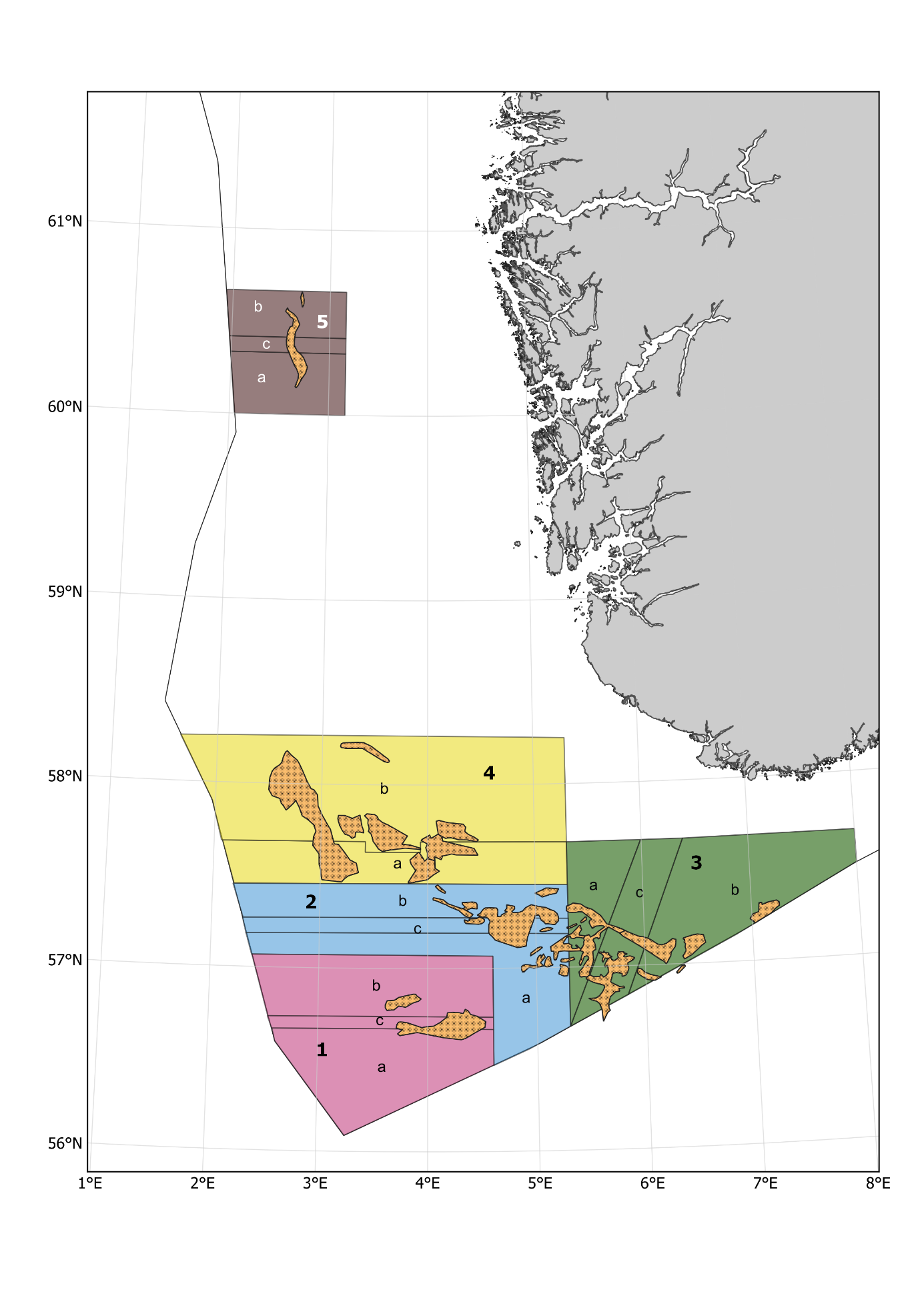 Forvaltningsområdene av tobis i norsk sone (områdeinndeling gyldig fra 2024). Bokstavene a, b og c viser til de forskjellige underområdene. De irregulære oransje feltene viser de viktigste tobisfeltene.
