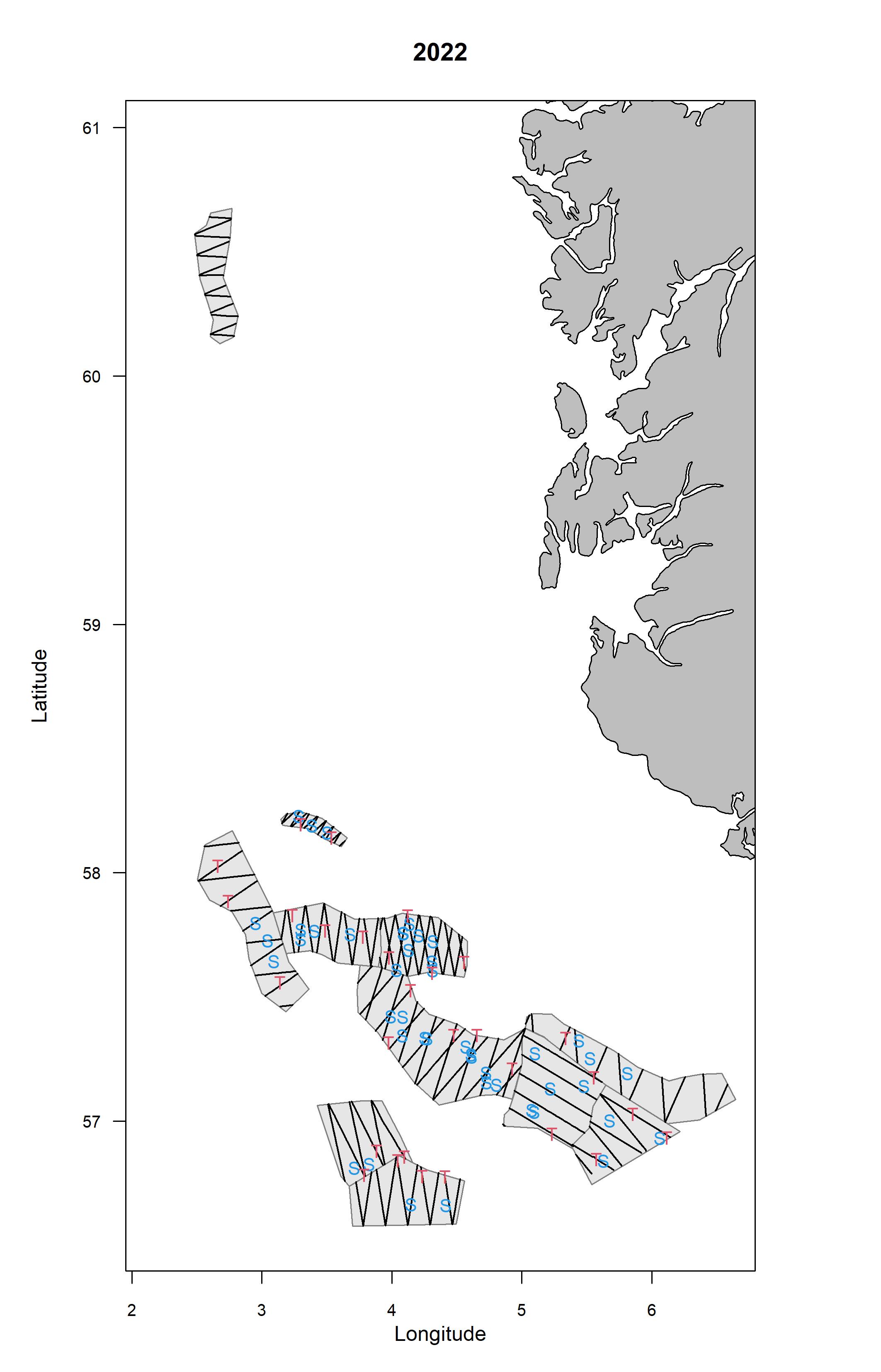 Strata (grå polygoner), akustiske transekt (svarte linjer) og biologiske stasjoner (T= trålstasjoner, S=skrapestasjoner) utført på tobistoktet 