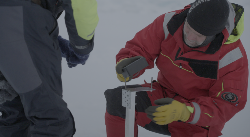 Fig. 4. Deployment of Iridium-linked GPS beacon beacons on an ice floe in the West Ice (Photo: Michael Poltermann)