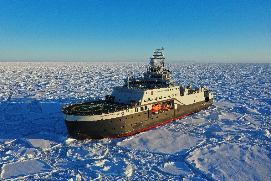 Fig. 1. R/V Kronprins Haakon in the West Ice (Photo: M. Poltermann)