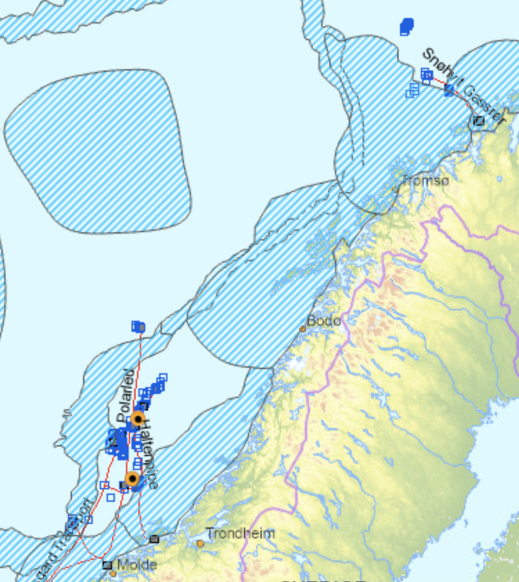 Figur 5. Kart som viser aktive felt og rørledninger i Nordsjøen og de sørligste foreslåtte SVO-ene i Norskehavet (venstre) og i Barentshavet og de nordlige foreslåtte SVO-ene i Norskehavet (høyre).