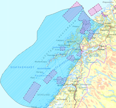 Figur 8. Overlapp mellom forsvarets skyte- og øvingsfelt til havs (markert i rosa) og den foreslåtte SVO-et BH6 Kystsonen Lofoten (blått skravert). Kilde: Fiskeridirektoratets kartverktøy Yggdrasil.
