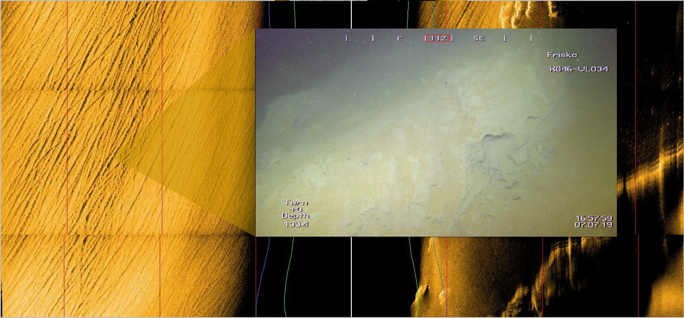 Undervannsfoto og sonarbilde som viser spor etter tråldører på bløtbunn.