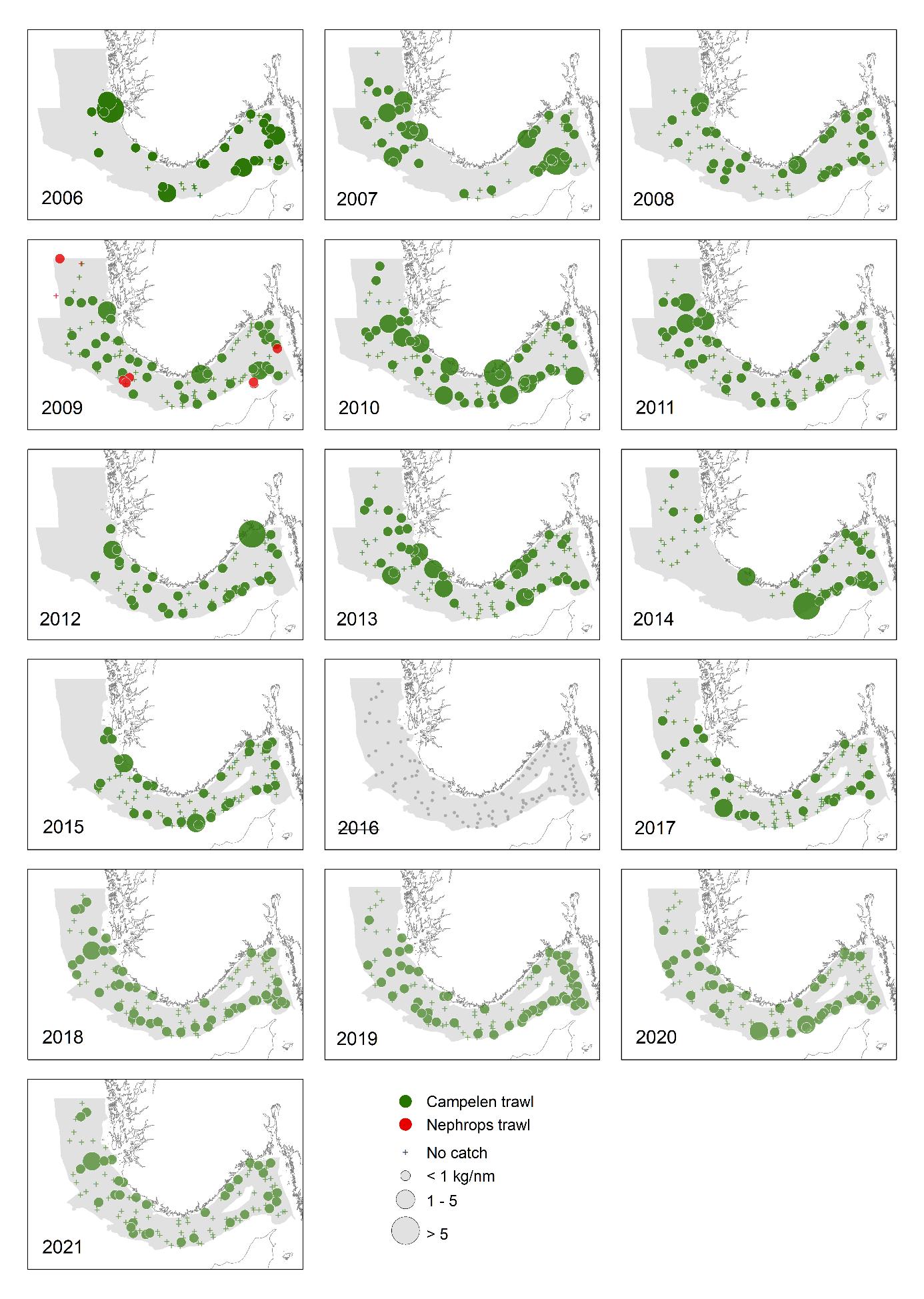 Kartutsnittene er fra 2006 til 2021. 2006 er øverst til venstre, det er tre kart på hver linje. Grønne bobler er fra Campelen trål og røde bobler fra sjøkreps trål. Skala for boblestørrelse (kilo per nautisk mil): Øverste boble < 1, mellomste 1 til 5 og nederste > 5 kilo per nautisk mil. Kryss representerer ingen fangst.