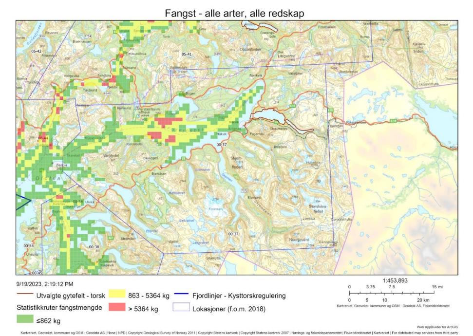 Figur 43 : Oversiktskart fiskeriaktivitet (AIS koblet med sluttseddeldata) i lokasjon 0-37 som inkluderer gytefeltet Rombaken (markert med mørkerøde linjer). Totale landinger av alle arter i perioden 2018-2021 vises i rutenett farget etter en trafikklysmodell (rød > gul > grønn).