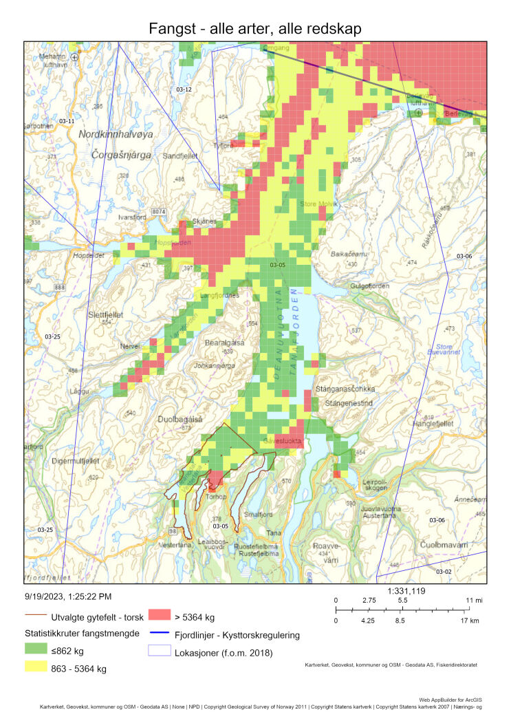 Figur 1 : Oversiktskart fiskeriaktivitet (AIS/VMS koblet med sluttseddeldata/ERS) i lokasjon 3-5 som inkluderer gytefeltene Indre Tana og Smalfjorden (markert med mørkerøde linjer). Totale landinger av alle arter (kun sluttsedler som lot seg koble til detaljerte aktivitetsdata) i perioden 2018-2021 vises i rutenett farget etter en trafikklysmodell (rød > gul > grønn).