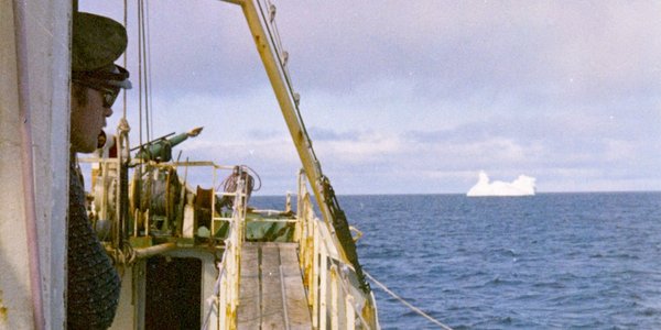 

Plasthval 1971 hovedbilde av Åsmund Bjordal