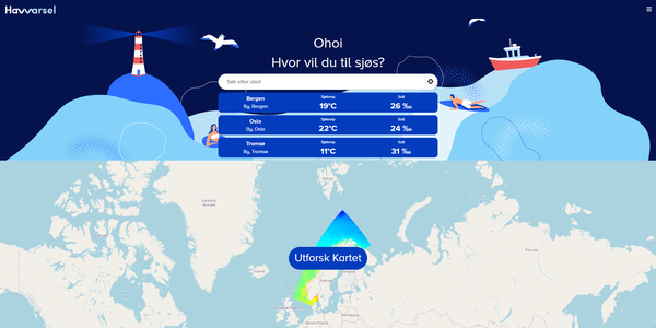 

bilde av en gruppe forskere som står i badetøy på kaien i sol - holder opp mobil med nettsiden havvarsel.no
