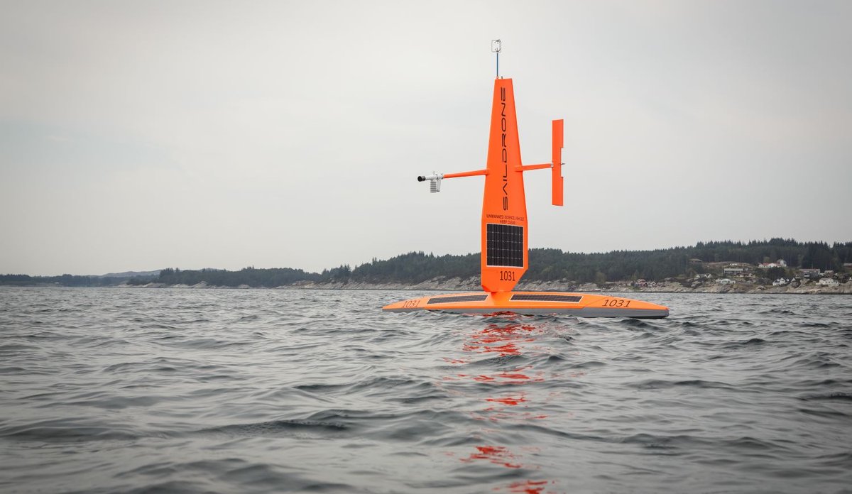 
Ein segldrone på sjø